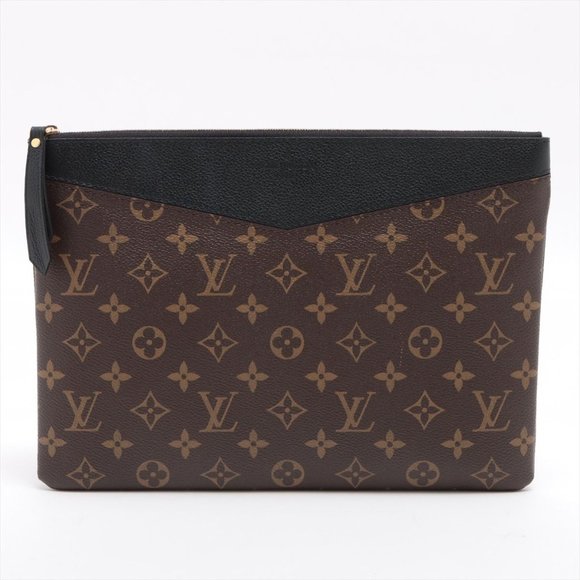Louis Vuitton Daily Pouch - Picture 3 of 11